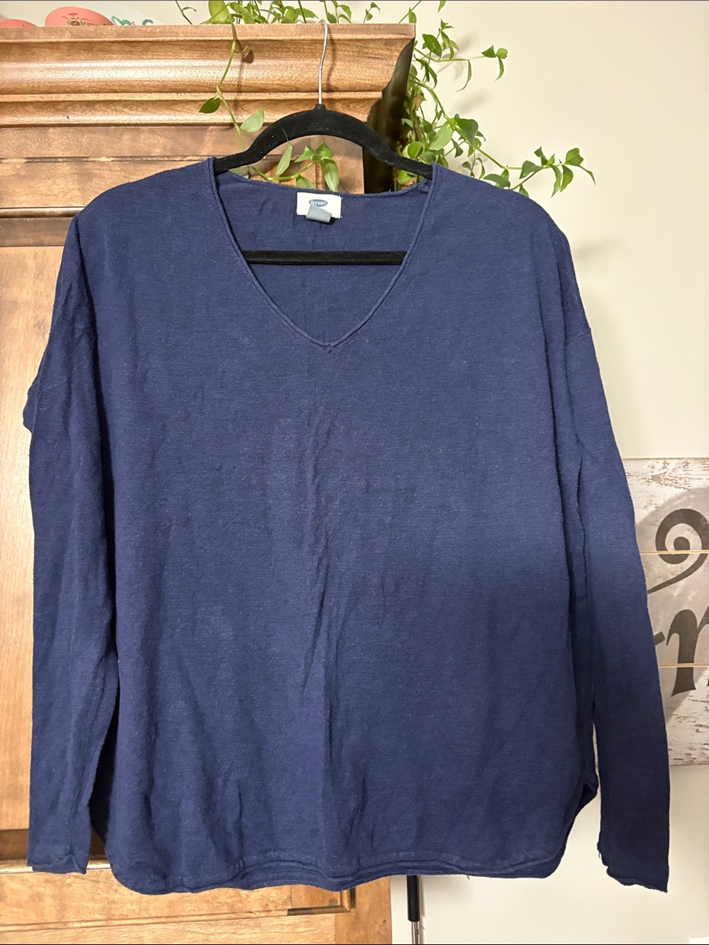Old Navy Men's V-Neck Sweater in Navy Blue